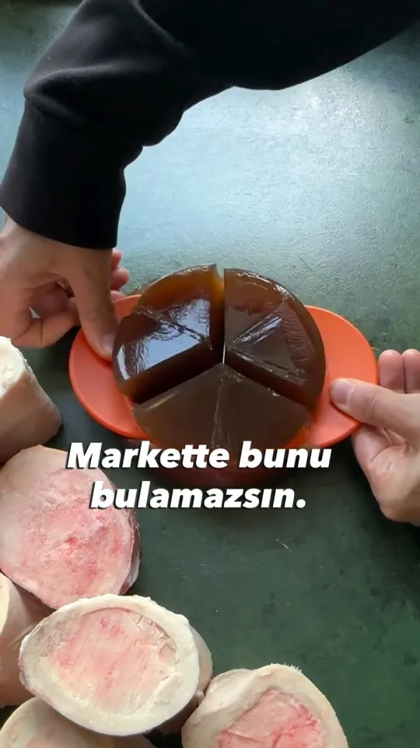 Çünkü gerçek ilikli kemik suyu aceleyle hazırlanmaz.👍🏼 Biz önce kemikleri özen...