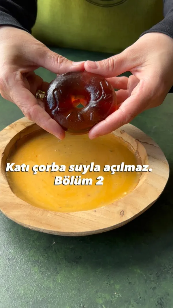 Biz artık katı çorbaları suyla açmıyoruz.🍖 Çünkü kıvamı inceltirken lezzetinden...