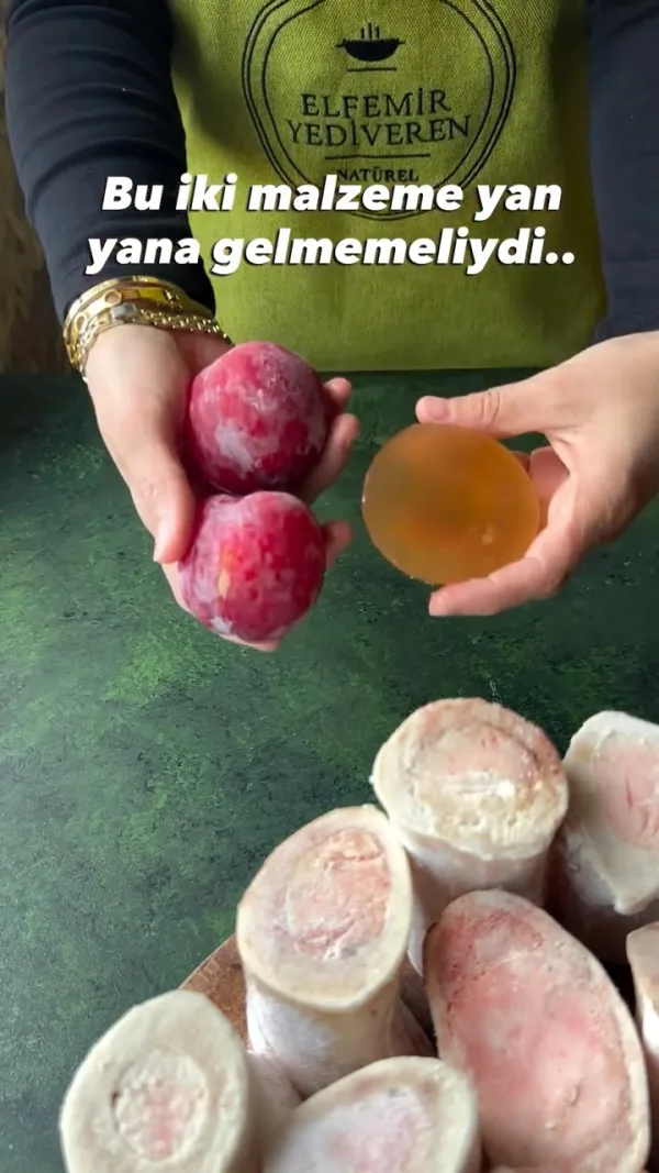 Bir deneyince fikriniz tamamen değişecek👌. Donmuş erik, ilikli kemik suyu jöles...