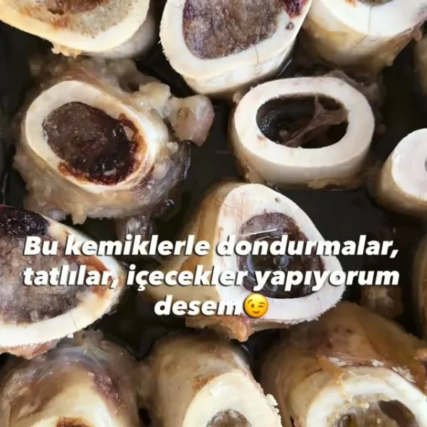 İlk duyduğunda kulağa tuhaf geliyor, biliyorum.☺️ Ama saatlerce ağır ateşte pişe...